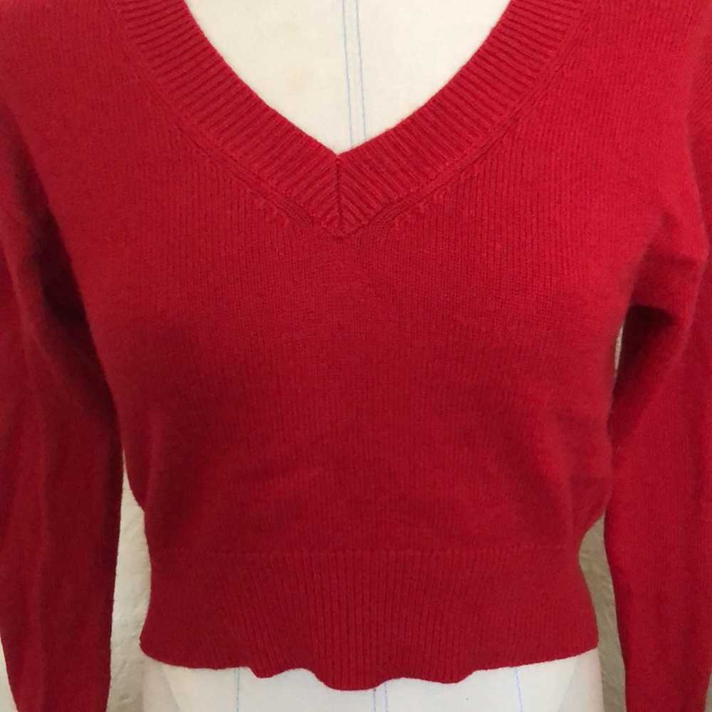 Aritzia Sunday Best Red V-Neck Cropped Sweater XS - Picture 2 of 8